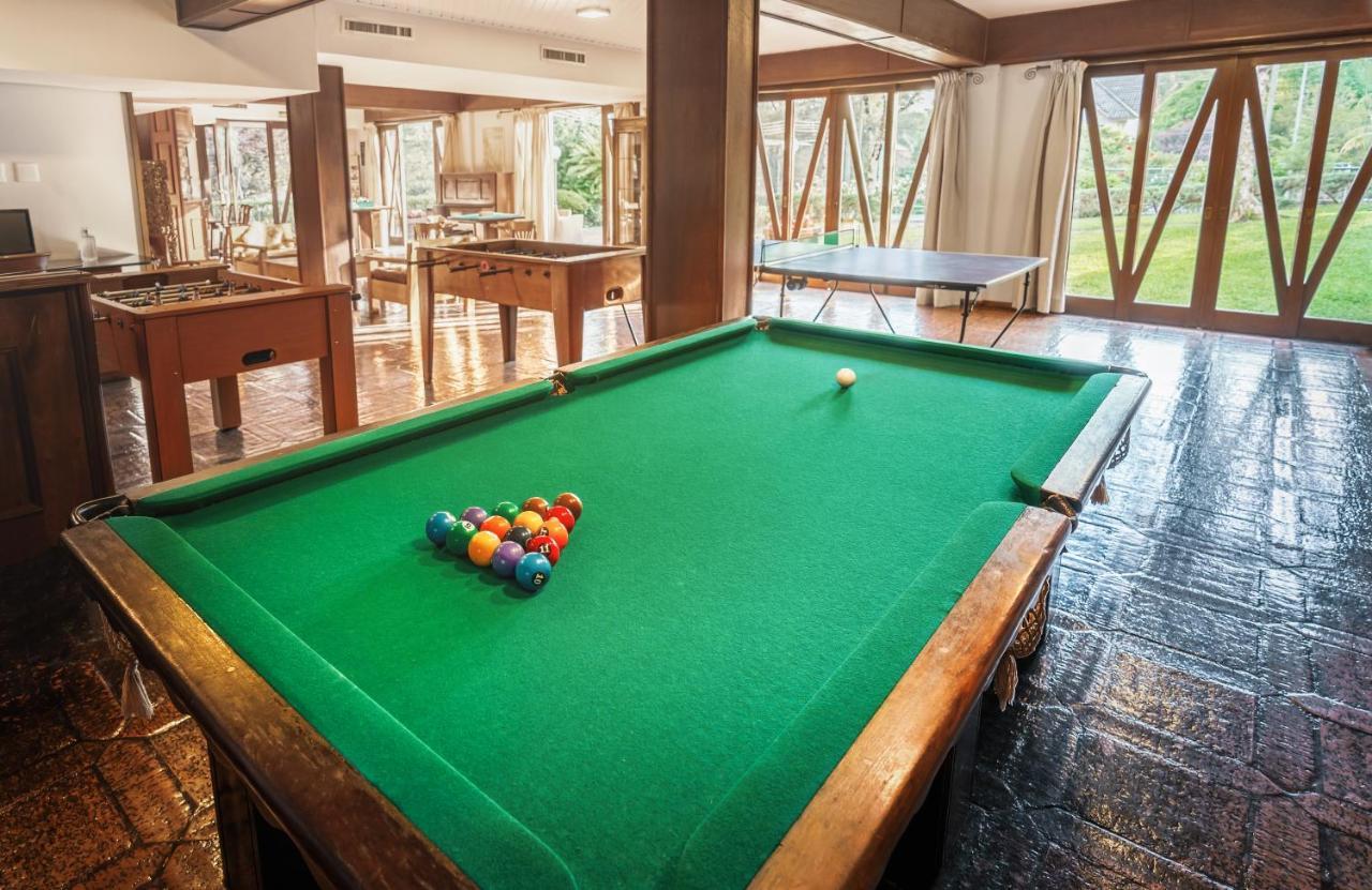 Bavaria Sport Hotel Gramado Bagian luar foto A pool table