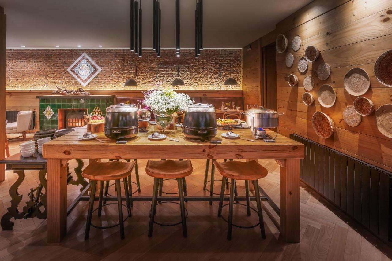 Bavaria Sport Hotel Gramado Bagian luar foto The kitchen at the restaurant