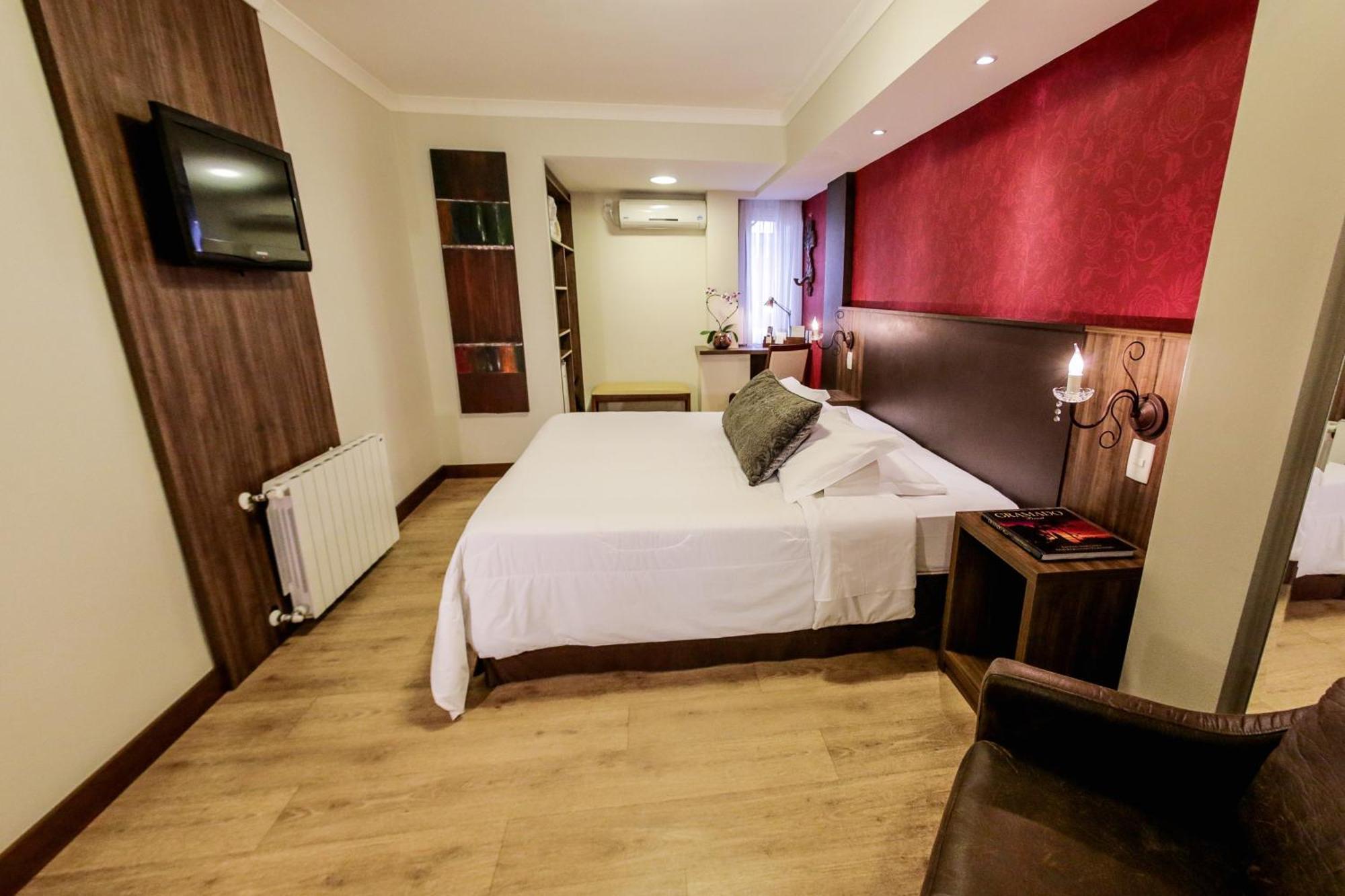 Bavaria Sport Hotel Gramado Bagian luar foto A room at the hotel