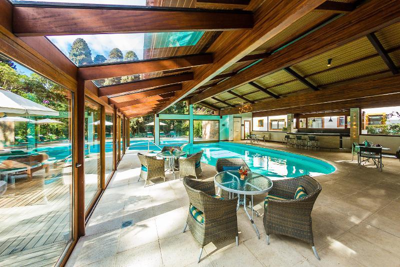 Bavaria Sport Hotel Gramado Bagian luar foto The pool at the hotel